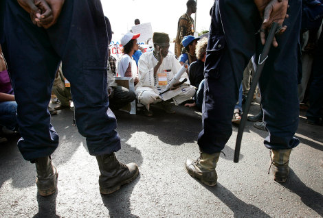 Manif' à Bamako contre l'expulsion d'immigrants par la France, en 2006 (Juan Medina/Reuters).