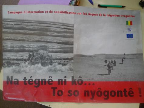 « Si c'est à ce prix, mieux vaut rester à la maison », proclame cette affiche pour décourager les migrants.